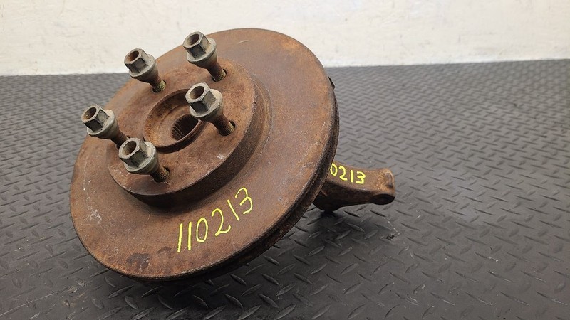 01-05 Ford Escape Front Right Spindle Knuckle W/ Hub Assembly OEM 2L84-3K170-BA