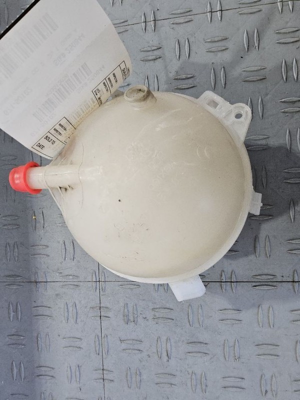 Coolant Reservoir Fits 06-10 12-22 PASSAT 3512636