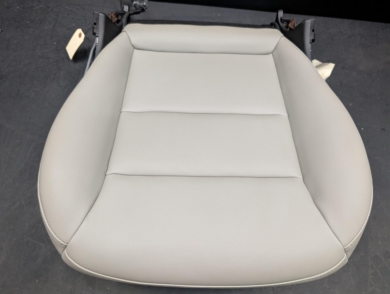 Front Right Seat Lower Cushion w/ Frame 2021 Cadillac XT4 2022 2023