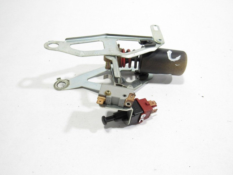 99-04 Porsche Boxster 2001 MT Brake Bracket Mount Sensor ;@2