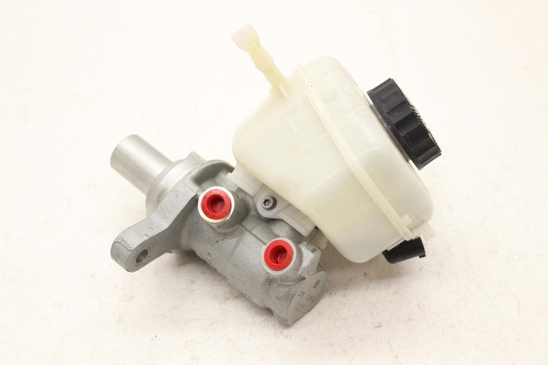 2014-2016 BMW 435i Convertible Brake Master Cylinder 0204818398