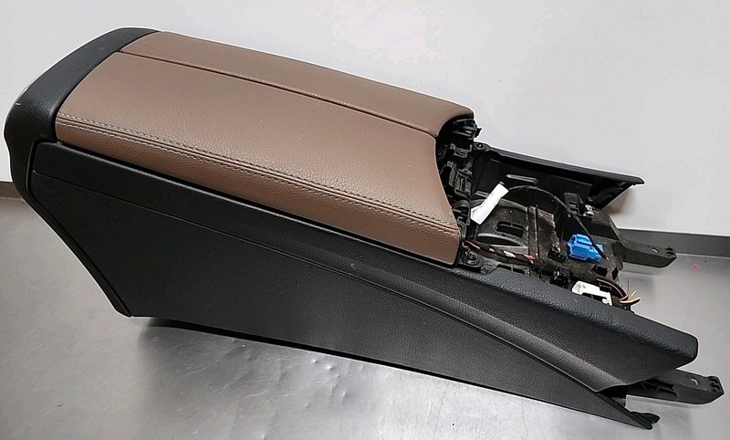 2015 2016 MERCEDES-BENZ C-Class C300 W205 Front Center Console Lid Brown COUPE