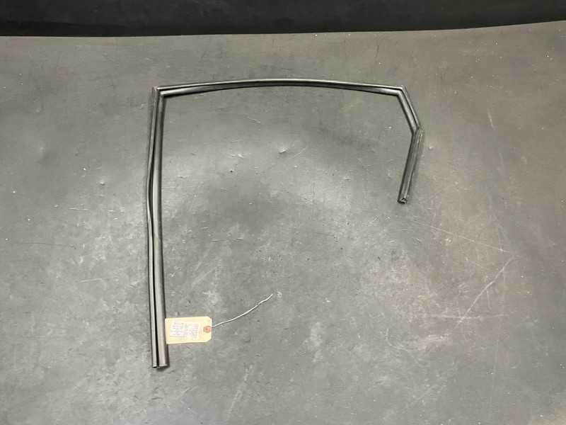 Rear Left Door Window Glass Run Channel 2017 Kia Soul 83530-B2000 2014 - 2019