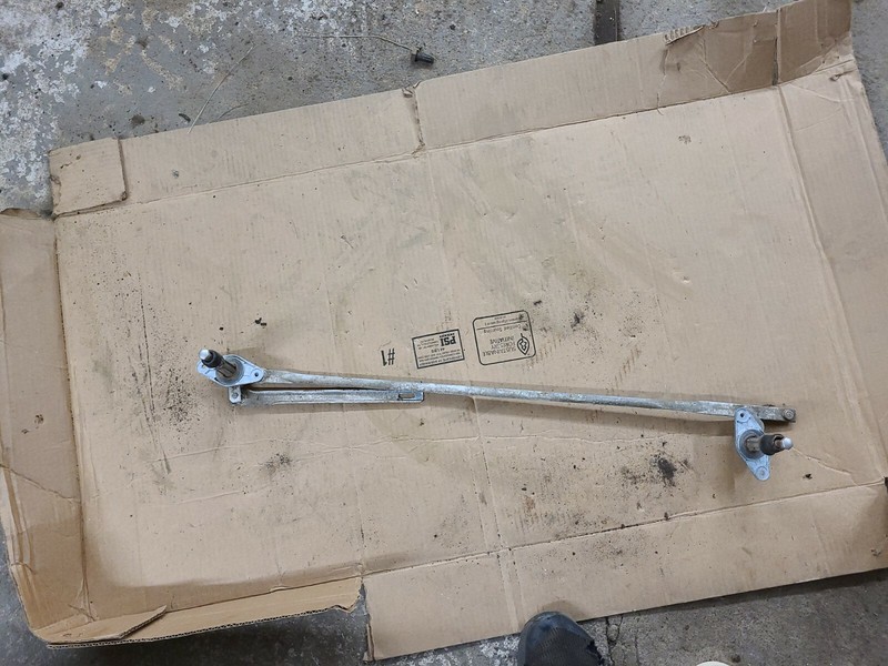Mercedes W114 W115 220 D/8 - Windshield Wiper Rod Wiper Arm Linkage