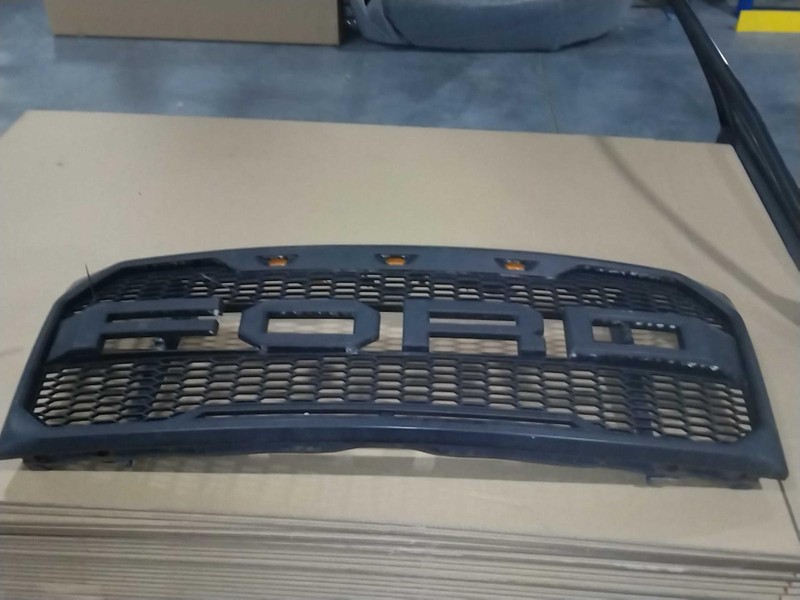 2009 Ford F150 Grille OEM Grey with 3 Amber Lights, Used, 133k Miles