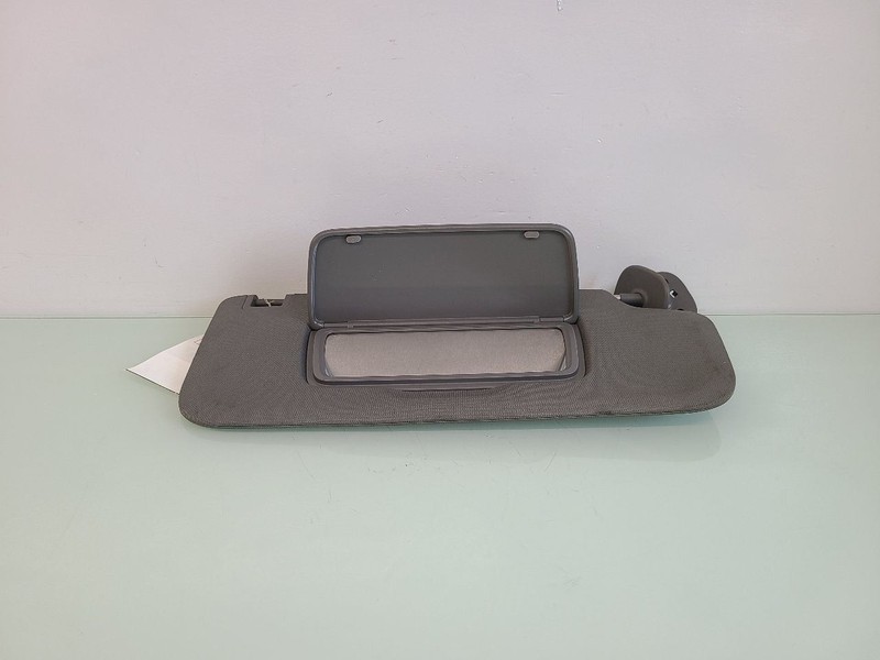 Driver Sun Visor With Illumination Fits 19-23 SILVERADO 1500 PICKUP 579542