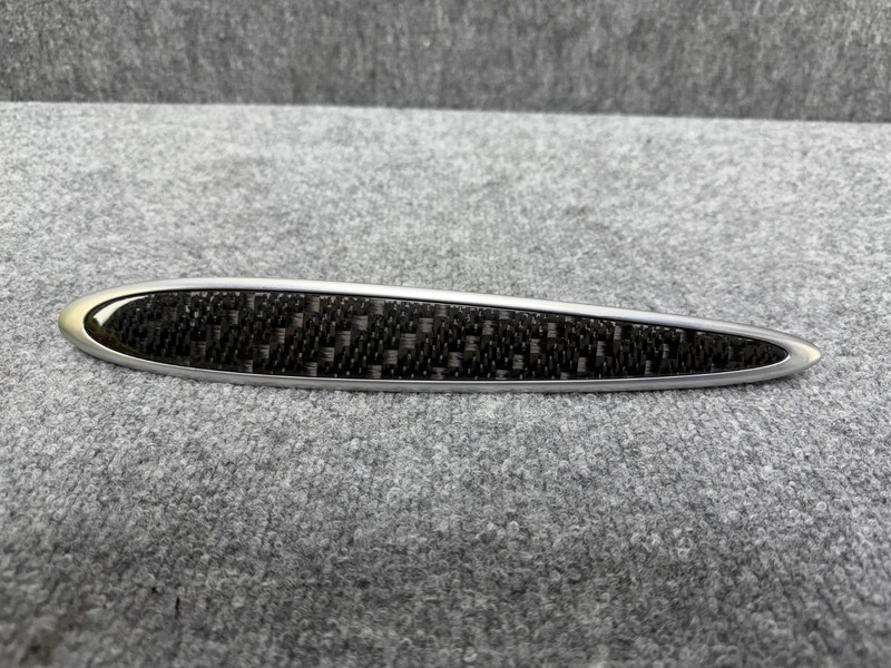 GENESIS GV70 22-25 OEM CENTER CONSOLE RIGHT PASSENGER CARBON FIBER TRIM MOLDING