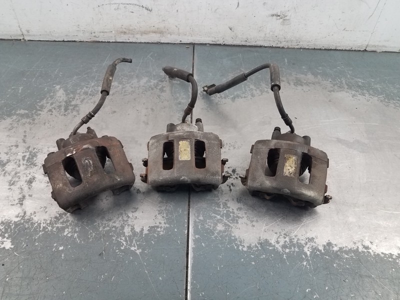 2004 Jeep Wrangler TJ Rubicon 4x4 Front Brake Calipers - 3 #1660 B1