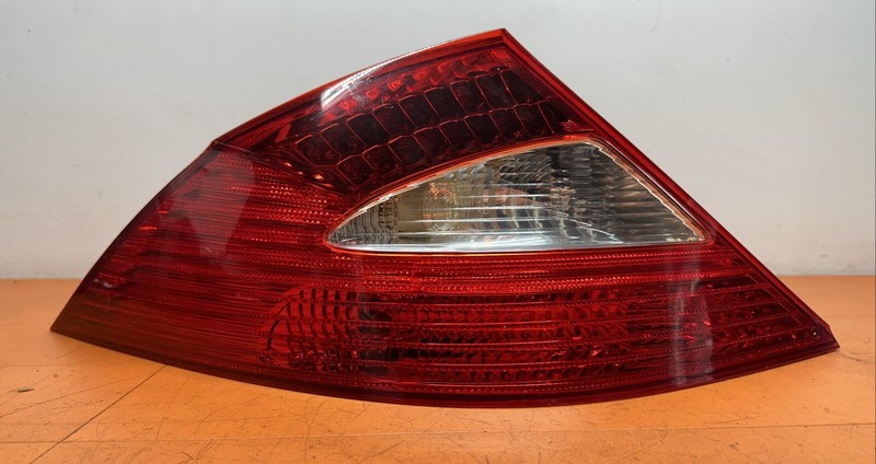 2198200164 | 06 - 08 MERCEDES CLS500 CLS550 REAR LEFT SIDE TAIL LIGHT OEM LH LR