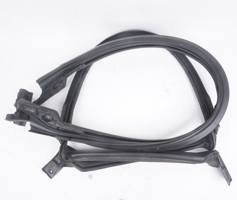 2018 - 2024 Jeep Wrangler Front Cowl To Windshield Glass Weatherstrip Seal OEM