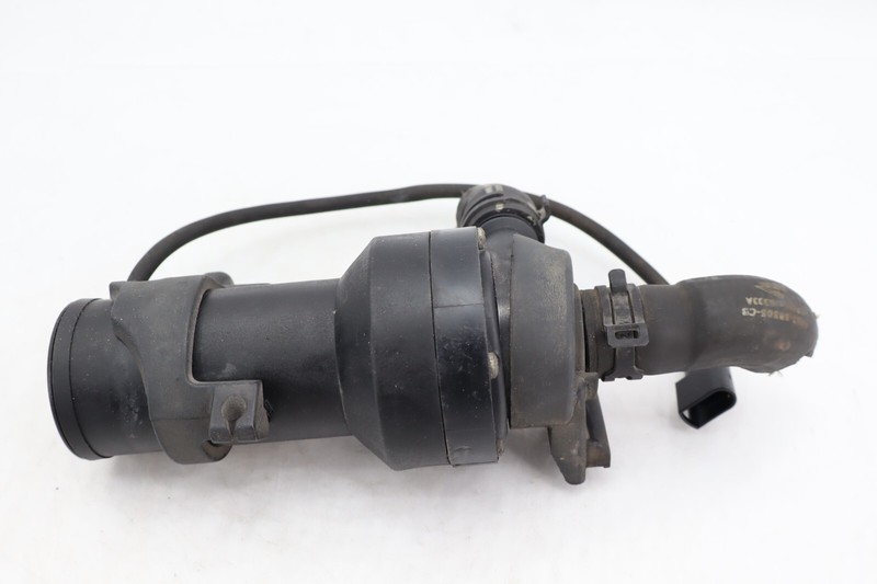 β
13-19 Jaguar XJ X351 3.0L Supercharged Auxiliary Coolant Pump 4R838B505CB OEM
