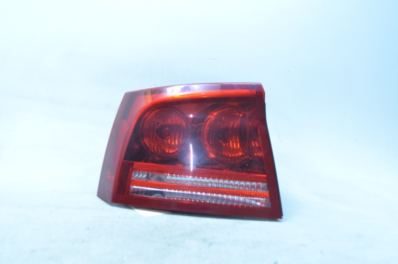 06-08 DODGE CHARGER R/T REAR LEFT DRIVER SIDE TAIL LIGHT LAMP OEM