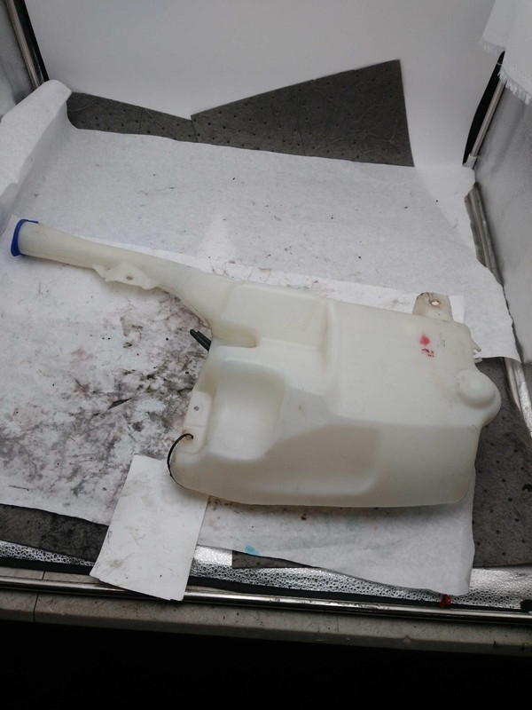 2019 Ford Edge Washer Fluid Reservoir OEM GT4Z17618B 31000 Miles White