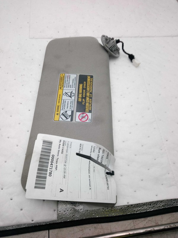 2021 Toyota Tacoma Right Sun Visor Grey 155992 Used 117K Miles