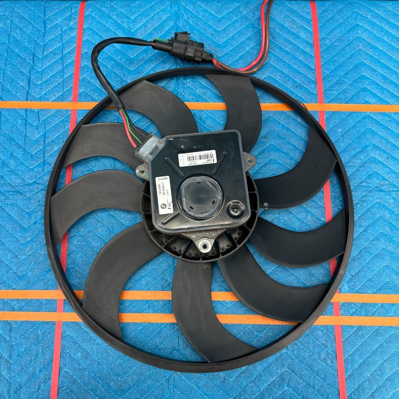 2012–2016 BMW 328i F30 Radiator Cooling Fan OEM 7608408