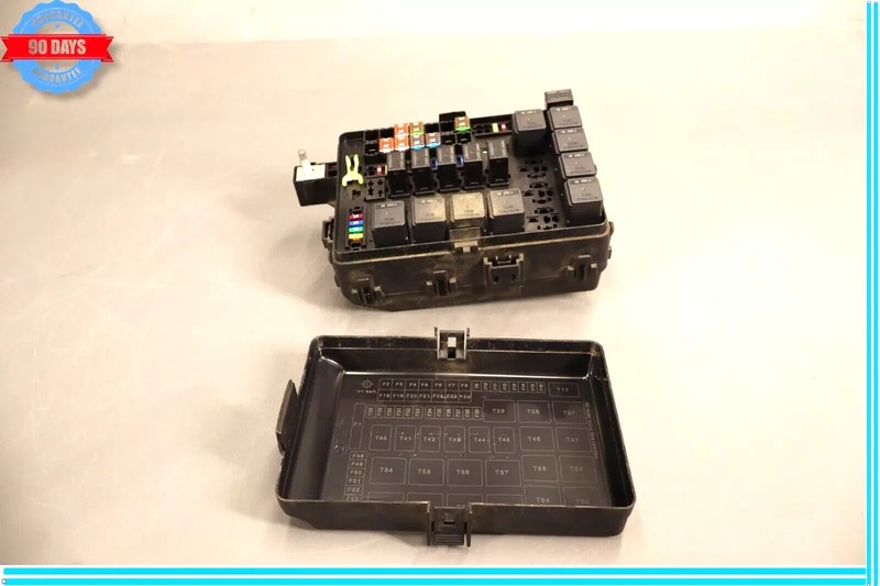 14-21 Maserati Ghibli Front Fuse Relay Junction Box 670037824 OEM