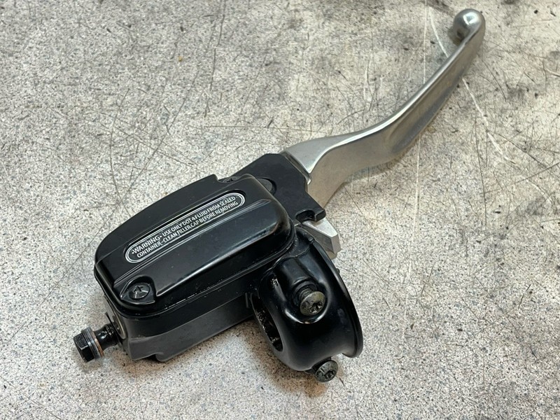 2012 Harley Davidson FLHR Road King Touring Front Brake Master Cylinder