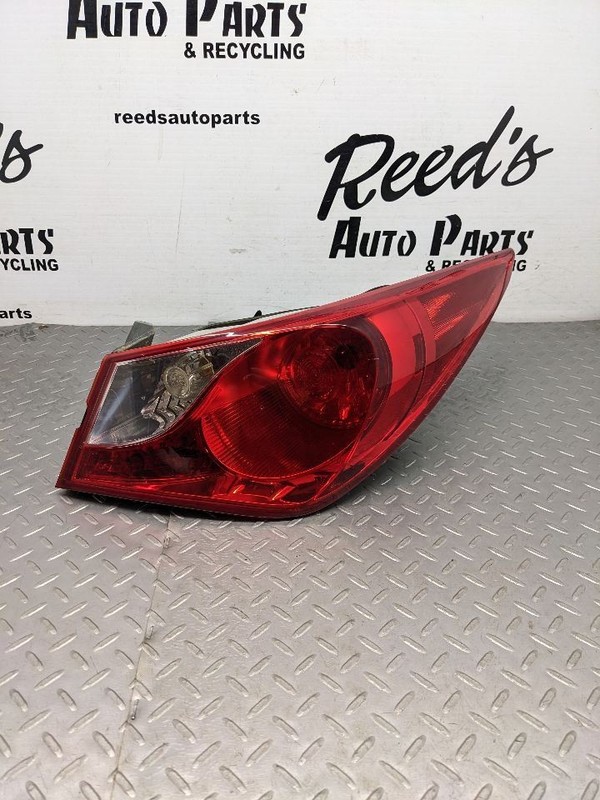Passenger Tail Light VIN B 8th Digit Incandescent Bulb Fits 11-14 SONATA 1161225