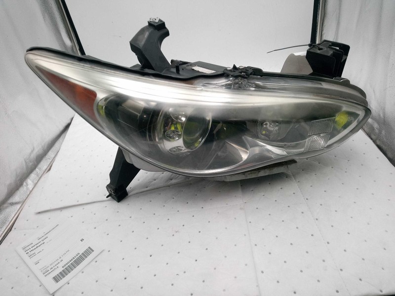 2015 INFINITI QX60 Right Headlight Assembly Grey OEM 289997 Used 112K Miles