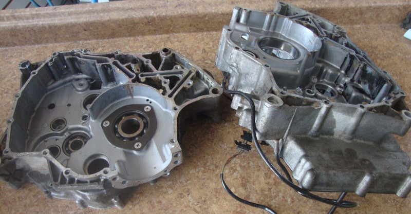 1990 Kawasaki KLF300 KLF 300 Bayou ATV Engine Casing Cases Lower End I9