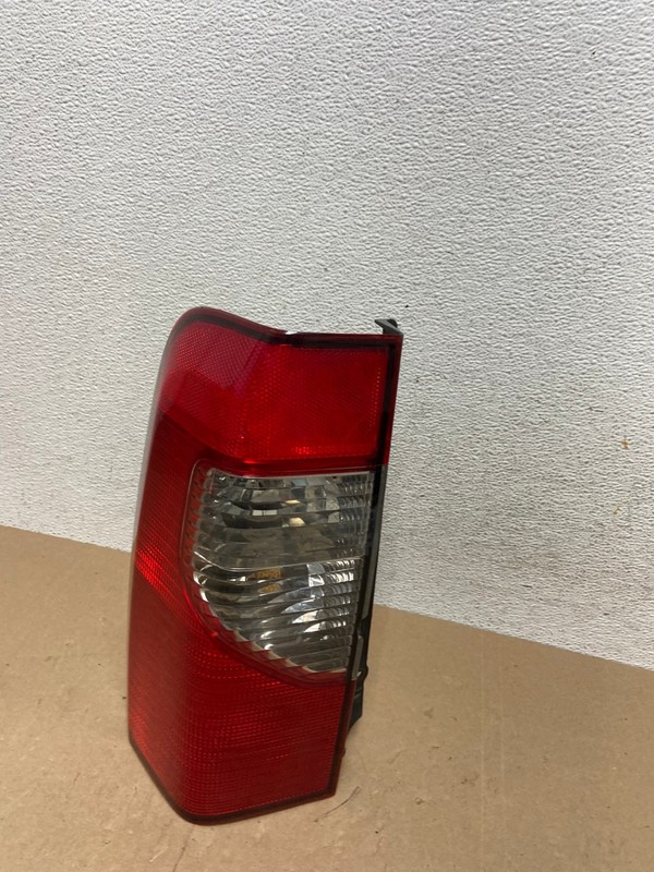 2002 2003 2004 Nissan Xterra Left Driver Side Tail Light Oem AE6730 LK
