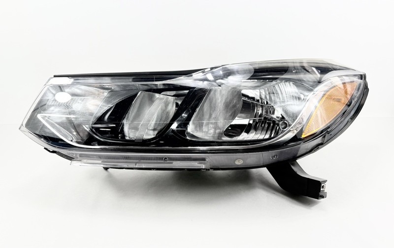 2017-2022 Chevrolet Trax Driver Left Halogen Headlight OEM 42698951 42771351