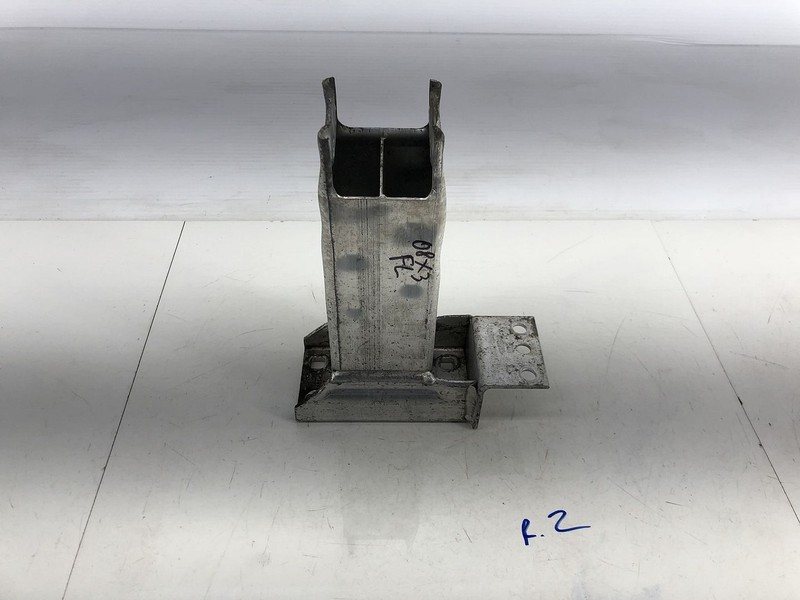 04-10 BMW X3 E83 FRONT BUMPER LEFT SIDE REINFORCEMENT BRACKET MOUNT OEM