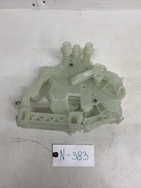 Tesla MY Supermanifold Coolant center white plastic duct 1523006-00 383 S24