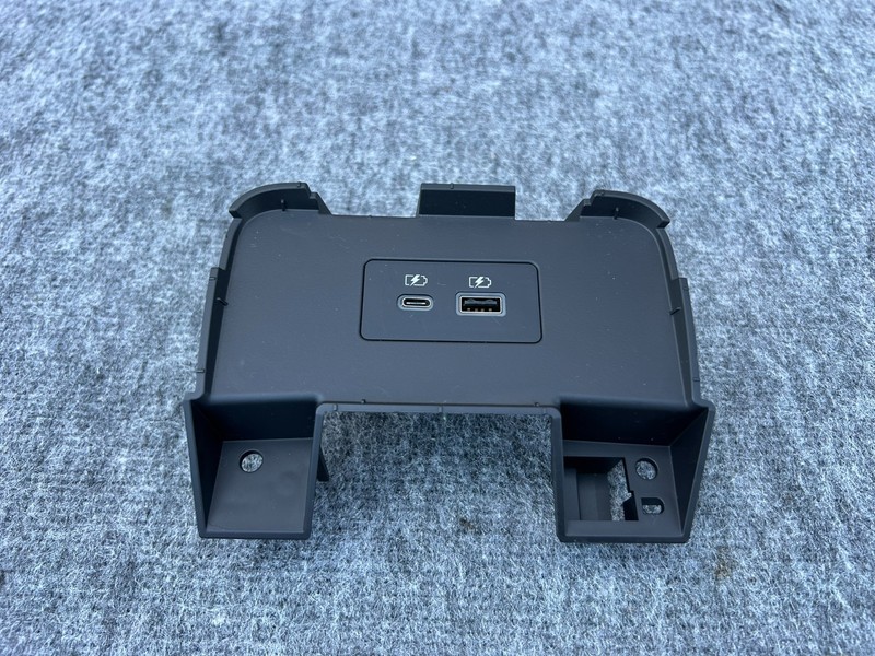 INFINITI QX60 2022-2026 OEM CENTER CONSOLE DUAL USB USB-C PORT CHARGER SOCKET