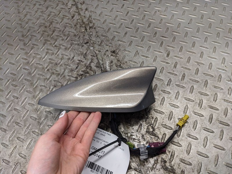 2016-2019 CHEVROLET CRUZE REAR ROOF SHARK FIN ANTENNA 1170409