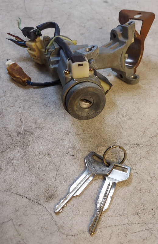 1995 Toyota Tercel Ignition Lock Cylinder Switch 45020-16-5 w/2 Keys OEM