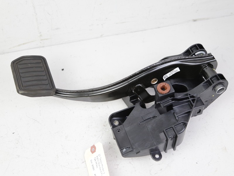 2017-2023 TESLA MODEL 3 ACCELERATOR & BRAKE PEDAL ASSEMBLY 1044691-00-D OEM 12K