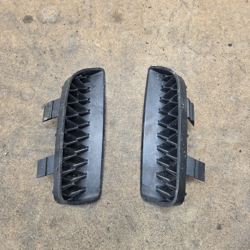 2014-2017 Fiat 500L Front Bumper Grille Bumper Components-Side Baffle 5RJ75JXWAA