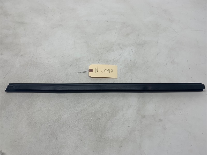 12-20 Tesla Model S MS Front LH Door Window Inner Belt Weatherstrip Seal 3087 U8