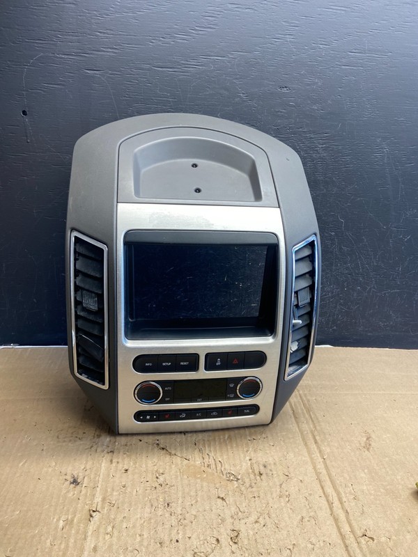 2007 - 2010 Ford Edge Heater Climate Control Radio Control Dash Bezel ae2067 DG