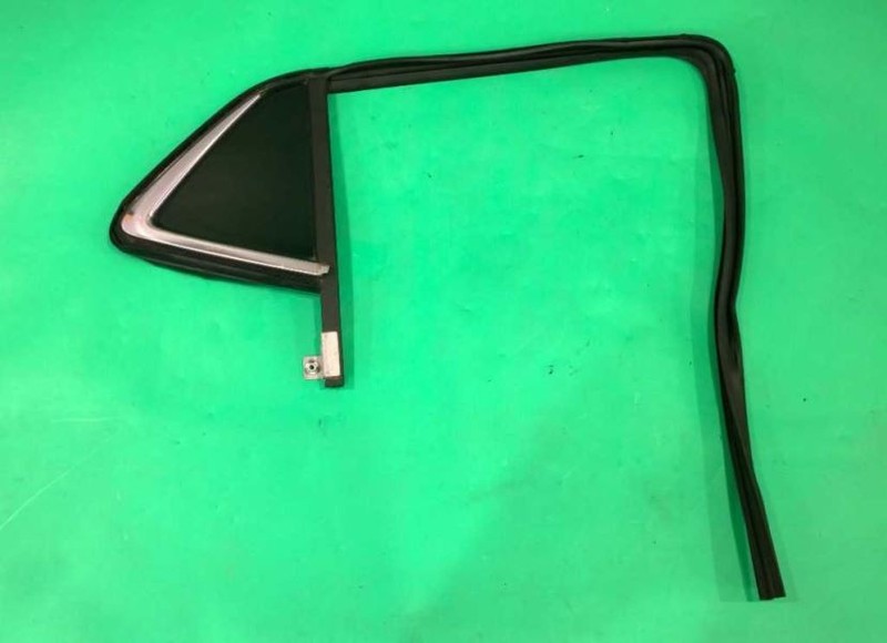 13-19 ENCORE PASSENGER RIGHT REAR VENT GLASS OEM 3533-65