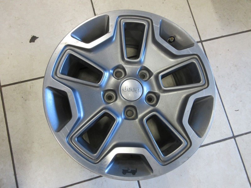 2014-2018 Jeep Wrangler JK OEM 17x7.5 Jeep Wrangler JK Wheel Gray 1XA50