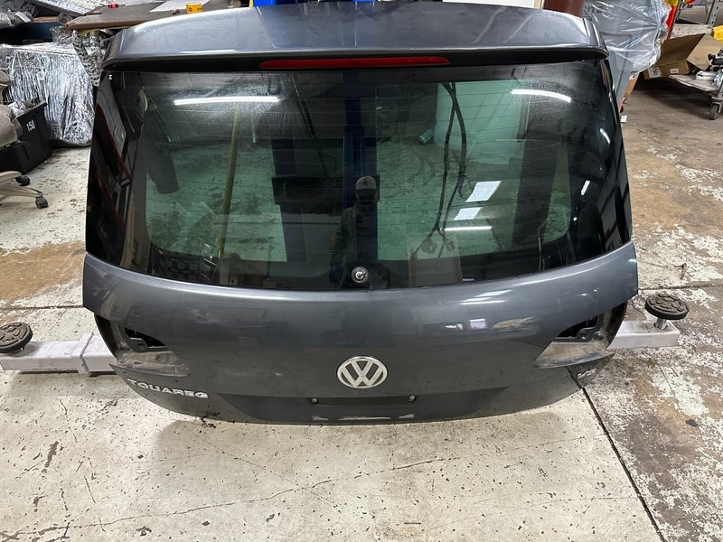 11-17 VOLKSWAGEN TOUAREG REAR TRUNK LID HATCH TAIL GATE GLASS ASSEMBLY Gray OEM