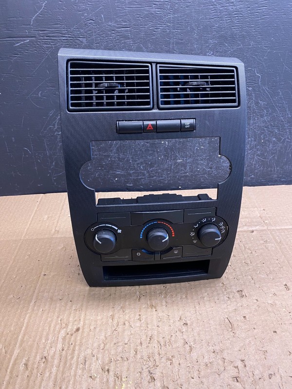 2005 - 2007 Dodge Charger Dash Climate Temperature Control Radio Bezel ad1917 DG