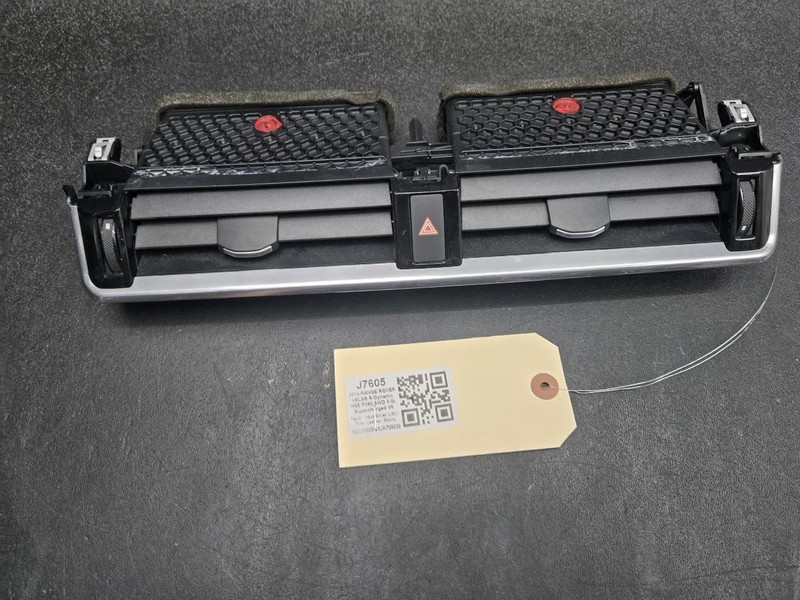 Dashboard Center Air Vent Grille 2018 Range Rover Velar LR094715 2019 - 2022