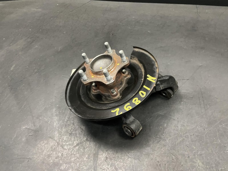 Rear Left Suspension Knuckle w/ Hub 2021 Nissan Sentra 43019-6LB0A 2020 - 2023