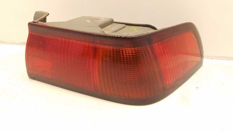 97-99 TOYOTA CAMRY PASSENGER SIDE REAR RIGHT TAIL LIGHT