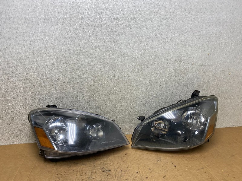 2005 to 2006 Nissan Altima Left+Right Set Halogen Headlights Oem T3720 DW