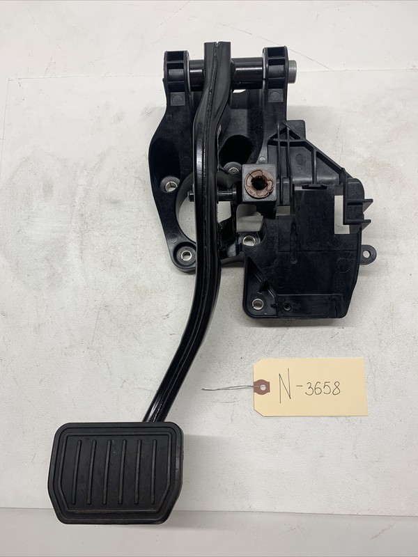 20-22 TESLA MODEL 3 BRAKE STOP PEDAL 1044691-00 N-3658 M9