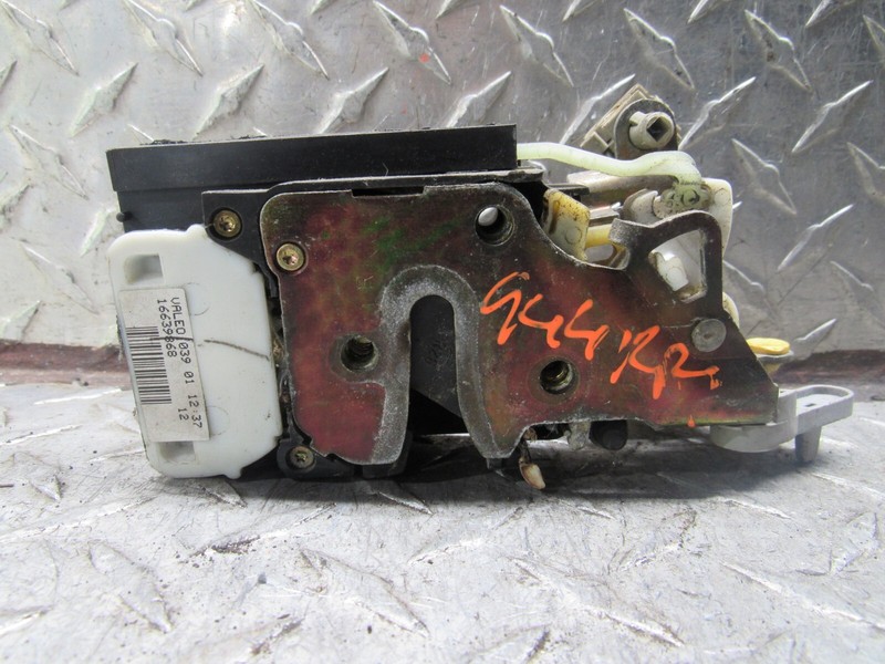 2001 CHEVROLET SUBURBAN 1500 RIGHT PASSENGER REAR DOOR LATCH LOCK ACTUATOR