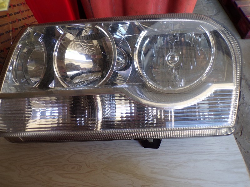 Chrysler CYS303 LH Left Headlight 1035 12V *FREE SHIPPING*