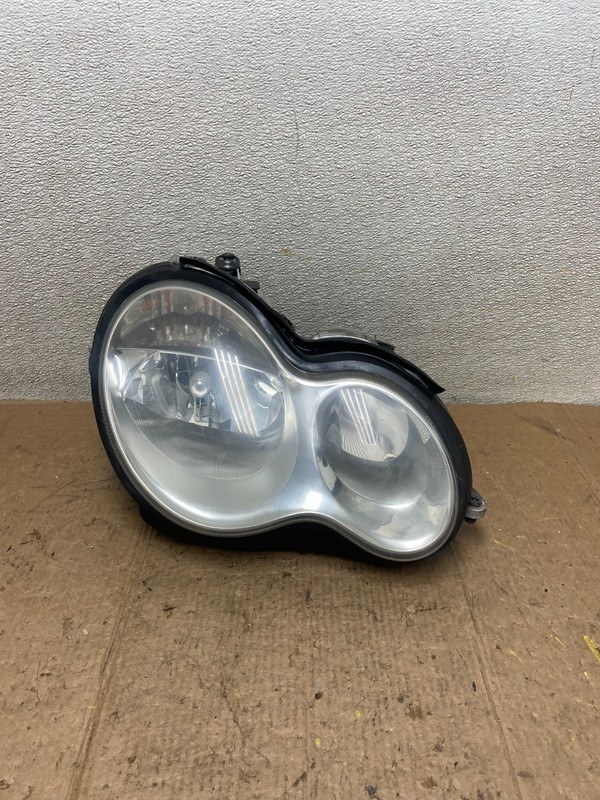 2005 to 2007 Mercedes-Benz C-Class Right Passenger Side Headlight AA3667