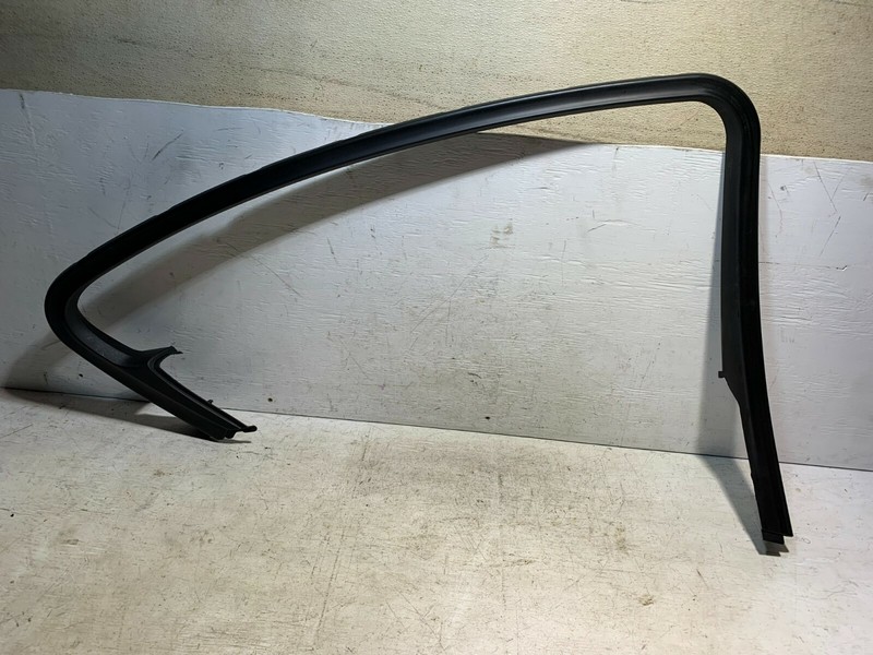 2011-2017 BUICK REGAL LEFT DRIVERS SIDE FRONT WINDOW FRAME TRIM COVER INTERIOR