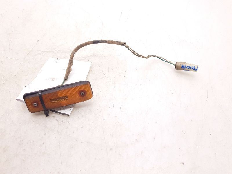 89-90 TOYOTA LAND CRUISER PASSENGER SIDE YELLOW MARKER LAMP