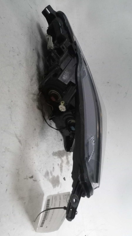 2021 Nissan Versa Right Headlight Assembly White OEM 690432 71K Miles